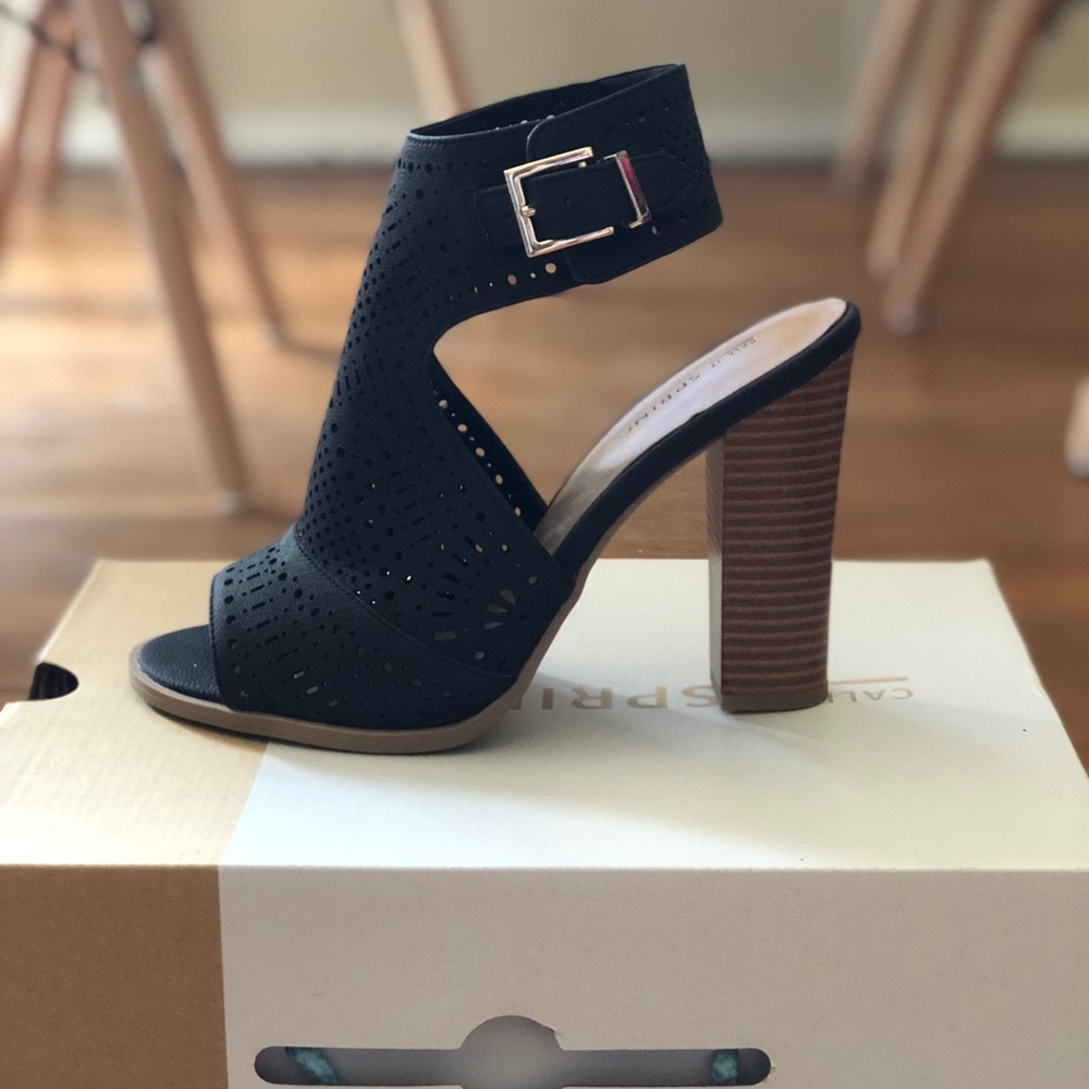 4 pairs never worn heels